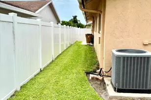 1076 SW 26th Terrace, Deerfield Beach, FL 33442 - Photo 14