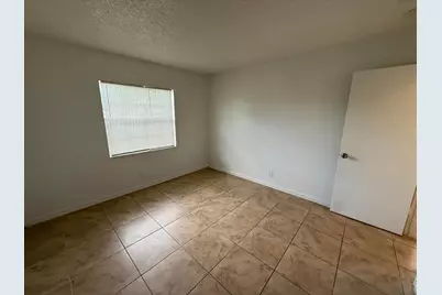 1941 NW 14th Avenue #D, Fort Lauderdale, FL 33311 - Photo 4