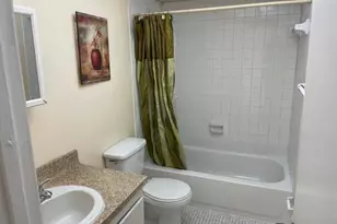 10000 NW 80th Ct, Hialeah Gardens, FL 33016 - Photo 12