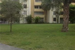 10000 NW 80th Ct, Hialeah Gardens, FL 33016 - Photo 14