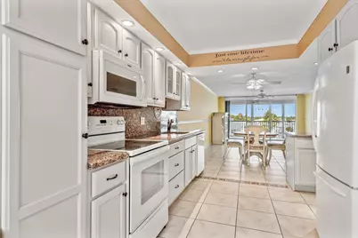 985 SE 19th Avenue #303, Deerfield Beach, FL 33441 - Photo 14