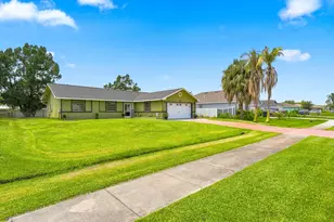450 SE Thornhill Dr, Port Saint Lucie, FL 34983 - Photo 2