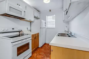 421 NE 1st St, Hallandale Beach, FL 33009 - Photo 16