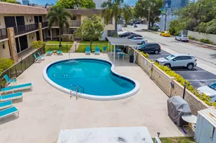 421 NE 1st St, Hallandale Beach, FL 33009 - Photo 24