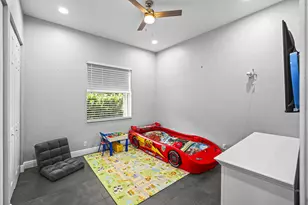 455 Cresta Cir, West Palm Beach, FL 33413 - Photo 52