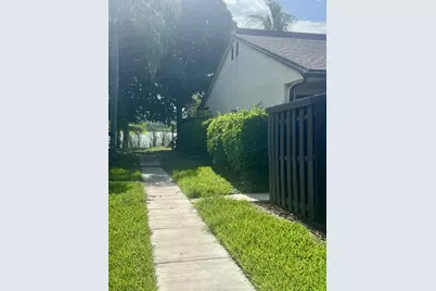 3104 Waterview Circle, Palm Springs, FL 33461 - Photo 2