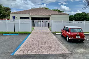 3100 W Rolling Hills Cir, Davie, FL 33328 - Photo 32
