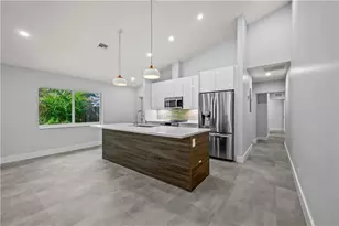828 NE 17th Way, Fort Lauderdale, FL 33304 - Photo 2
