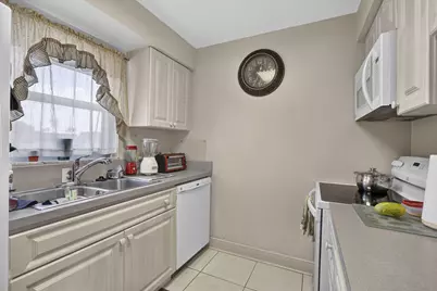 12022 W Greenway Drive #201, Royal Palm Beach, FL 33411 - Photo 4
