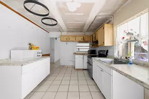 8210 SW 4th Pl, North Lauderdale, FL 33068 - Photo 12