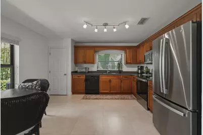 9014 Vineyard Lake Drive, Plantation, FL 33324 - Photo 4