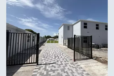 4393 Windsor Avenue #15, West Palm Beach, FL 33407 - Photo 2