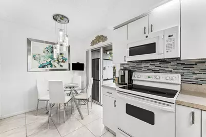 14388 Emerald Lake Drive #2, Delray Beach, FL 33446 - Photo 2