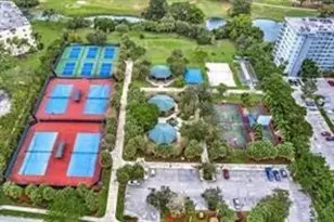 605 Oaks Dr, Pompano Beach, FL 33069 - Photo 16