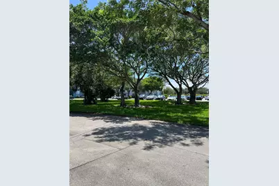 480 Executive Center Drive #2d, West Palm Beach, FL 33401 - Photo 4