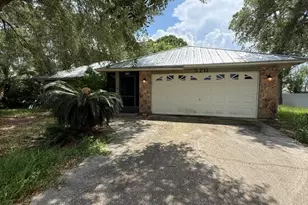 570 Londonderry Cir SE, Palm Bay, FL 32909 - Photo 2