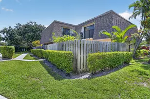 2887 SW 22nd Cir, Delray Beach, FL 33445 - Photo 2