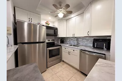 29 Berkshire B, West Palm Beach, FL 33417 - Photo 2