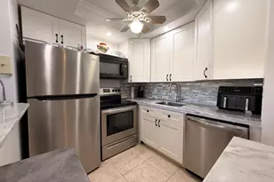 29 Berkshire B, West Palm Beach, FL 33417 - Photo 2