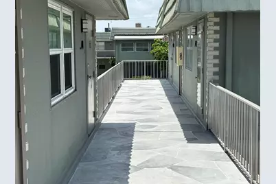 652 Flanders N, Delray Beach, FL 33484 - Photo 2
