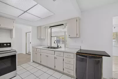 6015 NW 67th Avenue, Tamarac, FL 33321 - Photo 6