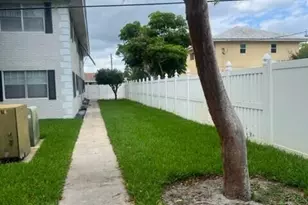 299 SW 7th St, Boca Raton, FL 33432 - Photo 16