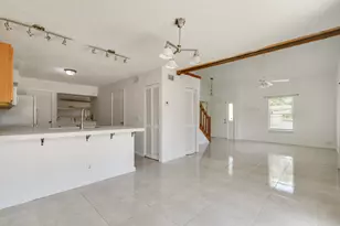 324 Maplecrest Cir, Jupiter, FL 33458 - Photo 10