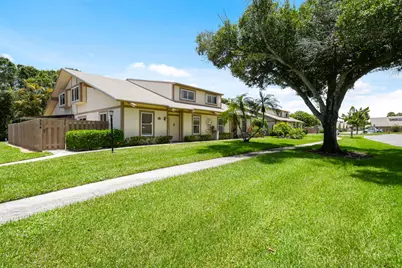 324 Maplecrest Circle, Jupiter, FL 33458 - Photo 4