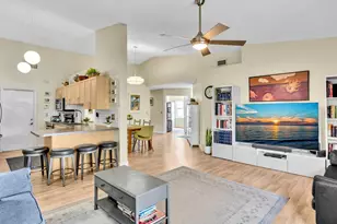 8 Hawthorne Ln, Boynton Beach, FL 33426 - Photo 2