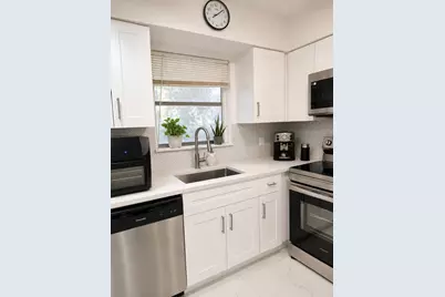 2607 NE 8th Avenue NE #21, Wilton Manors, FL 33334 - Photo 2