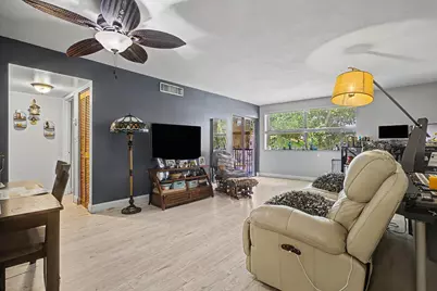 240 W Park Drive #201-4, Miami, FL 33172 - Photo 2