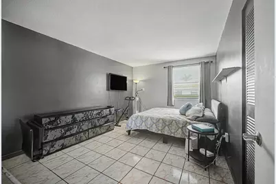 240 W Park Drive #201-4, Miami, FL 33172 - Photo 12
