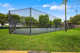 240 W Park Dr, Miami, FL 33172 - Photo 16
