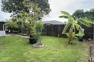 2000 NW 70th Ln, Margate, FL 33063 - Photo 12