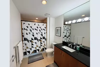 300 S Biscayne Boulevard #T-2208, Miami, FL 33131 - Photo 10