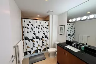 300 S Biscayne Blvd, Miami, FL 33131 - Photo 10