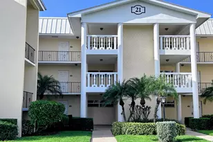 21 Colonial Club Dr, Boynton Beach, FL 33435 - Photo 2