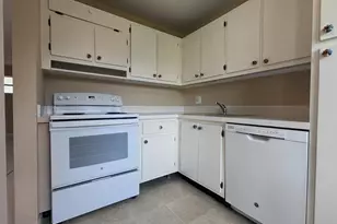 21 Colonial Club Dr, Boynton Beach, FL 33435 - Photo 10