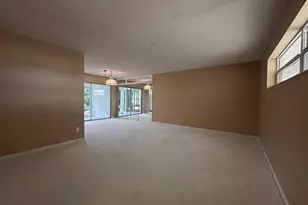21 Colonial Club Dr, Boynton Beach, FL 33435 - Photo 8