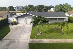 2045 Pinehurst Dr, West Palm Beach, FL 33407 - Photo 40