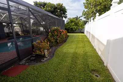 2045 Pinehurst Drive, West Palm Beach, FL 33407 - Photo 36