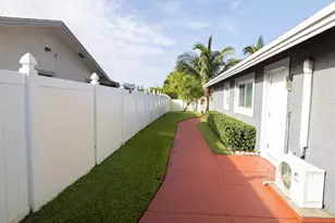 2045 Pinehurst Dr, West Palm Beach, FL 33407 - Photo 30
