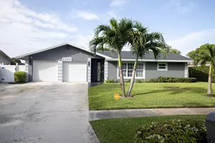 2045 Pinehurst Dr, West Palm Beach, FL 33407 - Photo 2