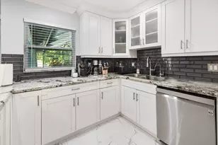 2045 Pinehurst Dr, West Palm Beach, FL 33407 - Photo 12