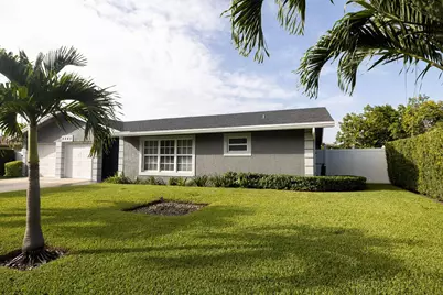 2045 Pinehurst Drive, West Palm Beach, FL 33407 - Photo 4
