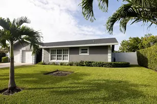 2045 Pinehurst Dr, West Palm Beach, FL 33407 - Photo 4