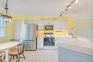 2334 S Cypress Bend Dr, Pompano Beach, FL 33069 - Photo 8