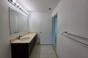 1900 N Bayshore Dr, Miami, FL 33132 - Photo 36