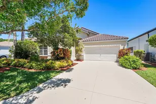 2016 Island Cir, Weston, FL 33326 - Photo 2