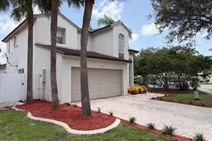 17021 NW 10th St, Pembroke Pines, FL 33028 - Photo 2
